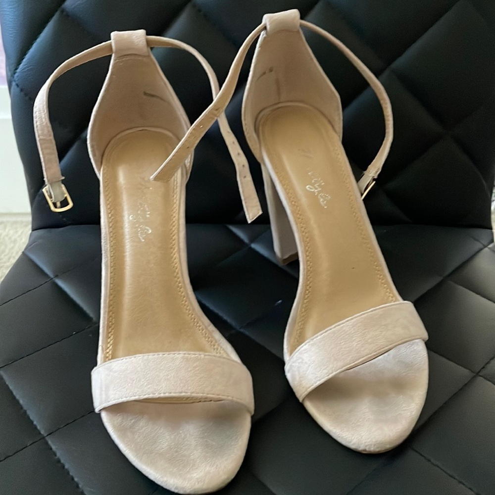 •HEELS•